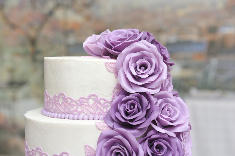 Exkluzivní torta v fialové barvě nebo levandulový dort