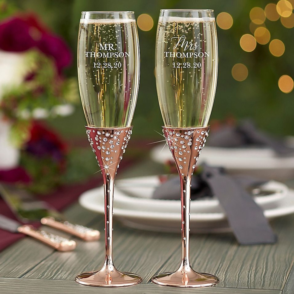 Sklenice na šampaňské zdobené růžovým zlatem pro novomanžele