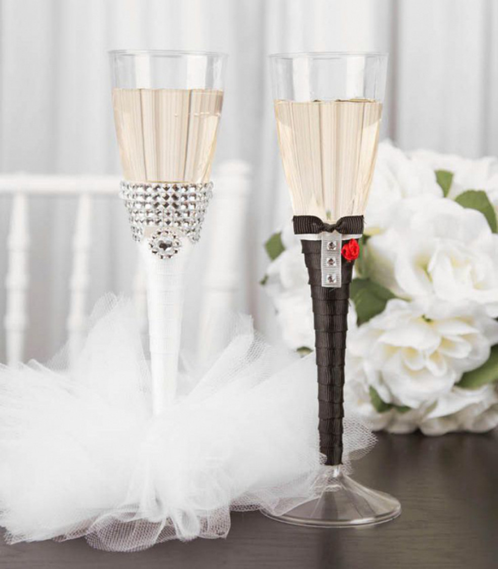 Sklenice na šampaňské pro nevěstu a ženicha