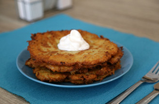 Recept na tradičné domáce zemiakové placky so syrom