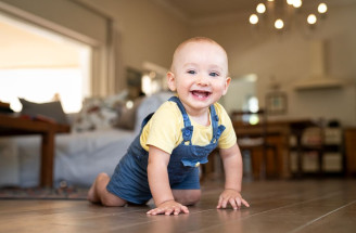 Opravdu se děti rodí bez kolen?