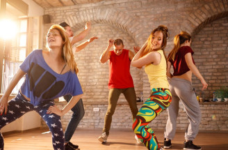 Tancem ke štíhlé postavě – proč je hubnutí tanečními tréninky skvělou volbou?