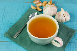 Česnekový čaj a jeho účinky: Neuvěřitelné, co všechno dokáže!