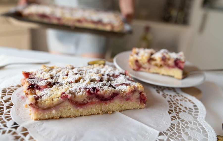 Recept na švestkový koláč s drobenkou
