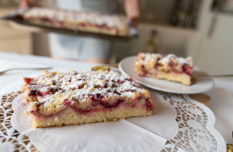 Recept na švestkový koláč s drobenkou: Jako od babičky!