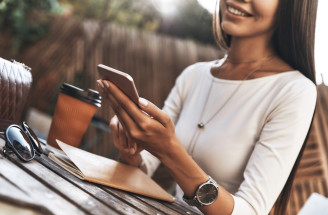 Máte telefon stále u sebe? Zjistěte, jak to ovlivňuje vaši paměť a soustředění