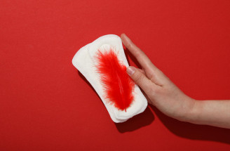 Co prozrazuje vaše menstruační krev? Řiďte se barvou a konzistencí!