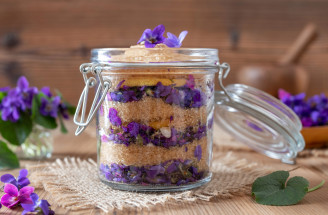 Fialkový sirup za studena: Vyžaduje svůj čas, ale chutná fantasticky