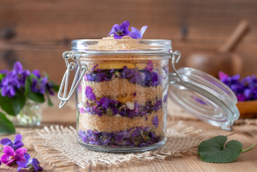 Fialkový sirup za studena: Vyžaduje svůj čas, ale chutná fantasticky