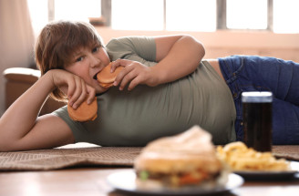 Dětská obezita: Jak ji rozpoznat a co ji způsobuje? Kdy hrozí zdravotní rizika?