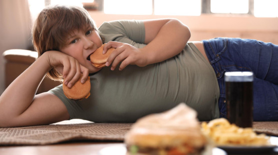 Dětská obezita: Jak ji rozpoznat a co ji způsobuje? Kdy hrozí zdravotní rizika?