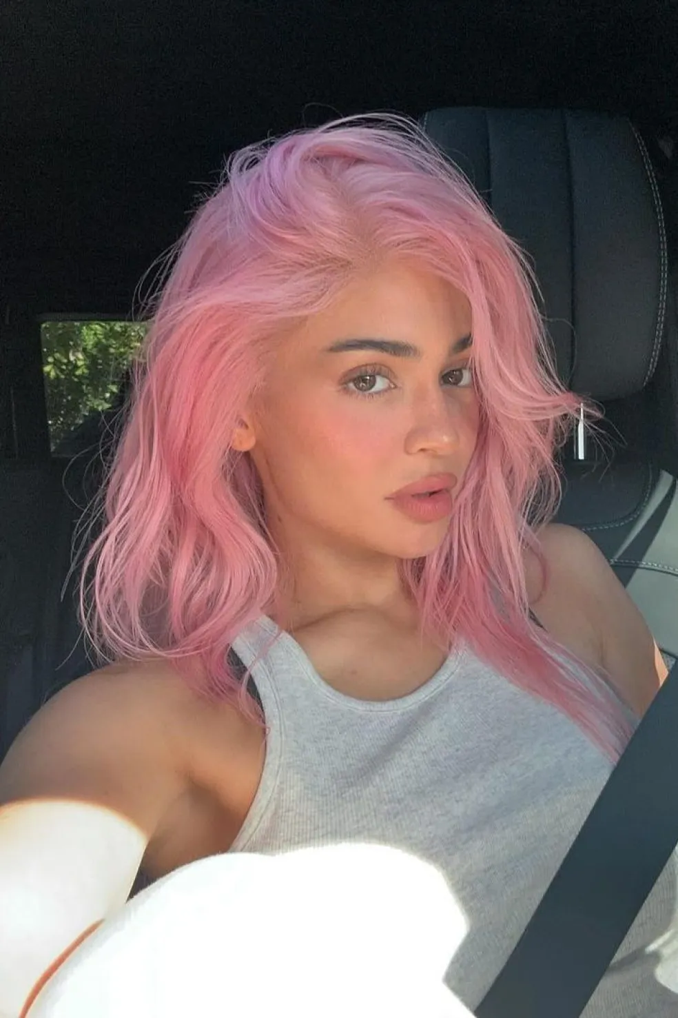 Kylie Jenner růžové vlasy