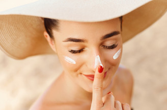 Jak správně nanášet SPF během dne, aniž byste narušili make-up? Top triky!