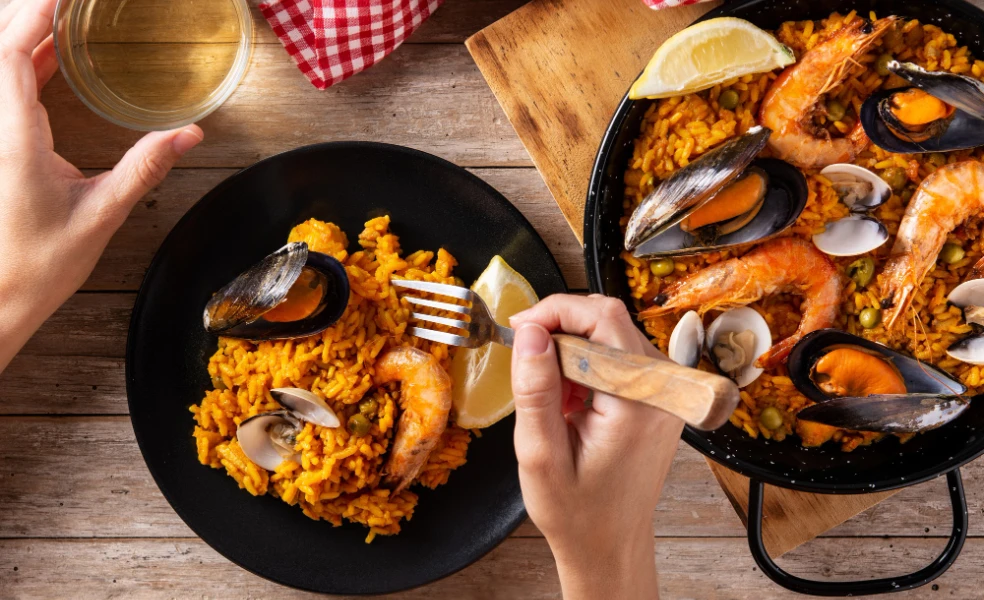 paella s mořskými plody