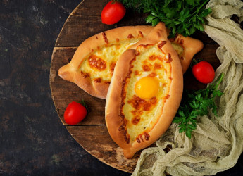 Recept na chačapuri: Nauč se připravit sýrovou loďku z Gruzie krok za krokem