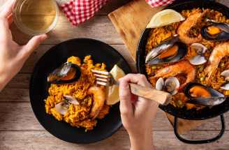 Paella s mořskými plody – chuť moře na vaší pánvi