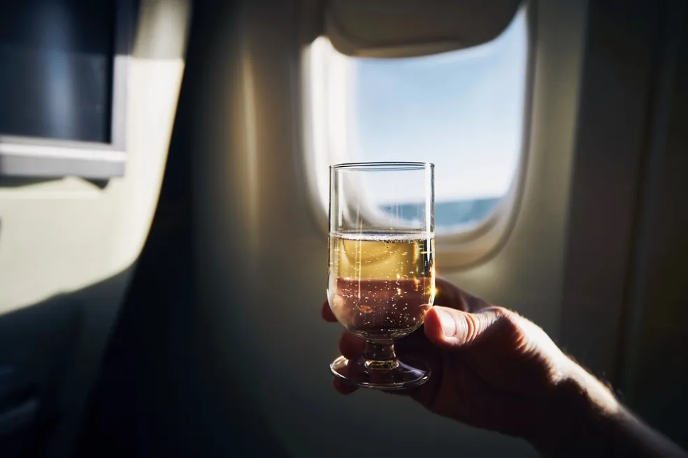 alkohol při cestě letadlem