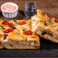 Focaccia – ani chleba, ani pizza. Přinášíme recept na legendární italskou pochoutku