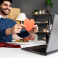 5 způsobů, jak může internet posílit lásku a vztah