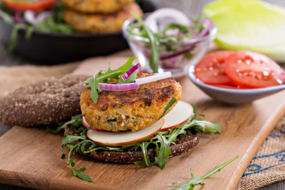 Veganské burgery z červené čočky