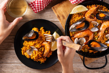 Paella s mořskými plody – chuť moře na vaší pánvi