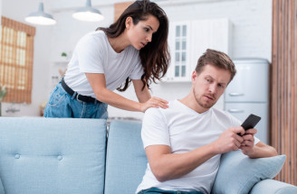Když malá tajemství znamenají velký problém: Co je micro cheating?