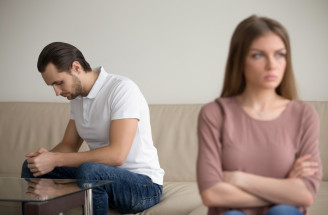 Když je partner spíš jako další dítě: Jak zvládnout nerovnováhu ve vztahu?