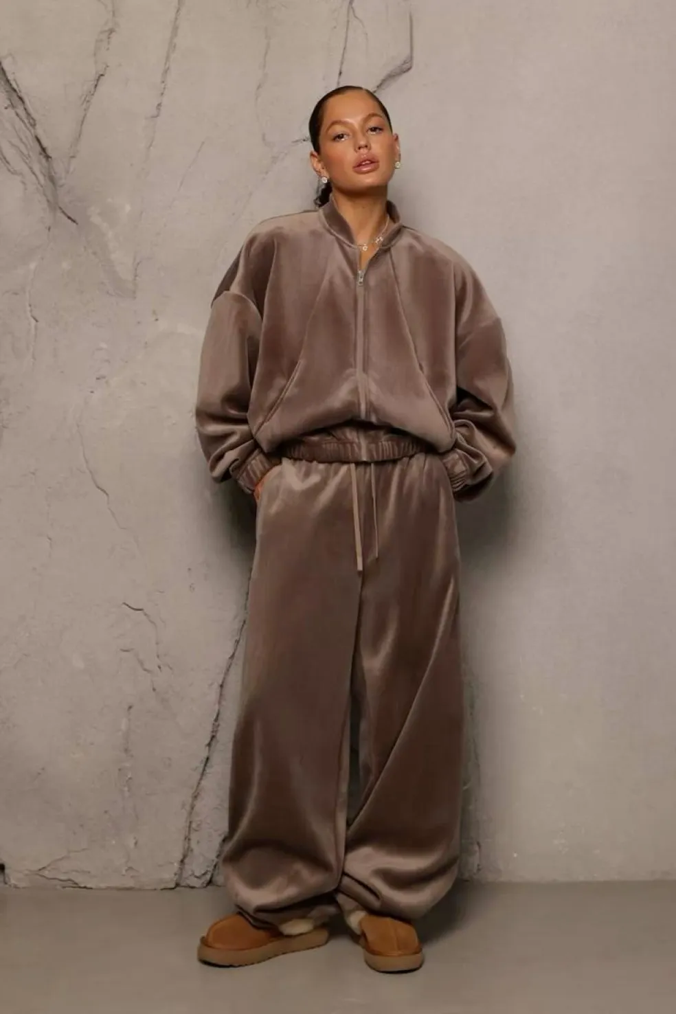 trendy velurová souprava