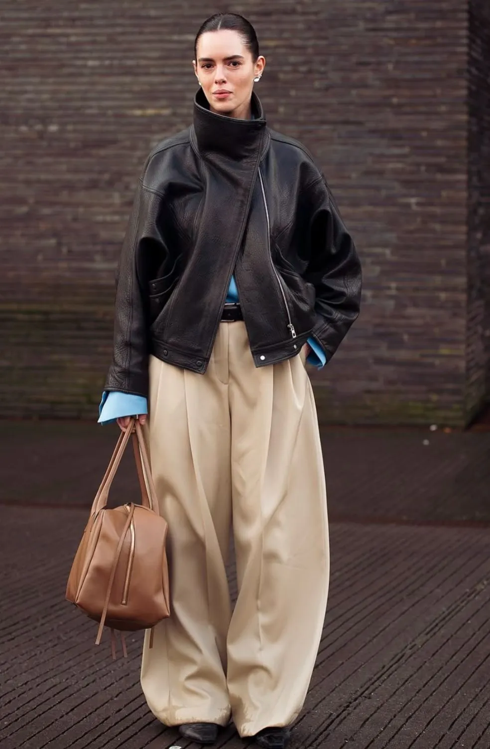 bunda s vysokým límcem