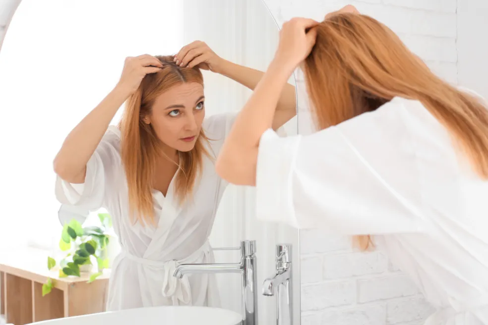 co způsobuje vypadávání vlasů