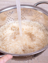 Oplachování rýže před vařením – nezbytnost nebo ztráta času?