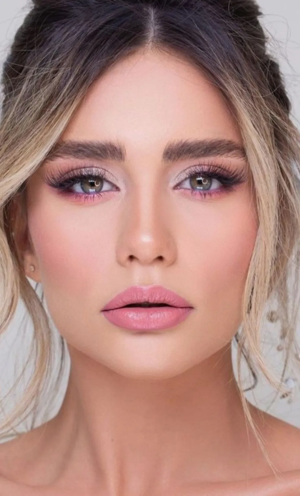 růžové oční stíny