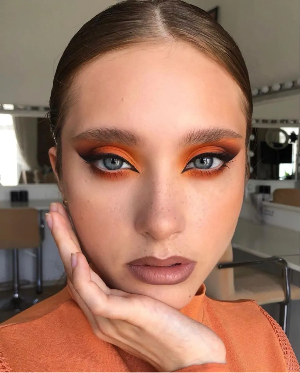 oranžové oční stíny