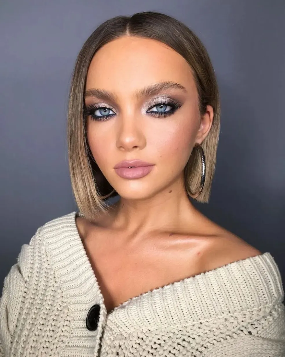 stříbrné oční stíny