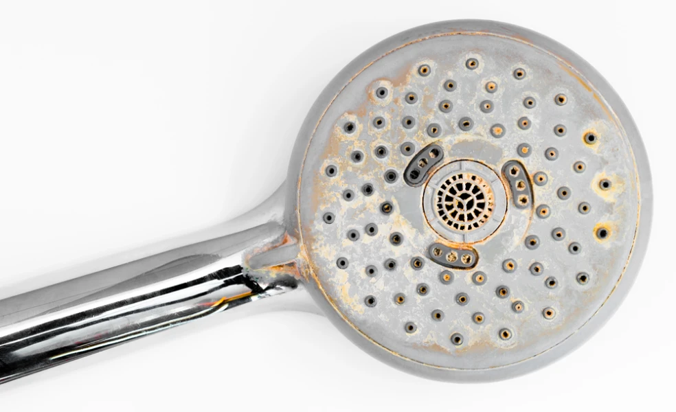Jak vyčistit sprchovou hlavici od vodního kamene HG POWER GEL
