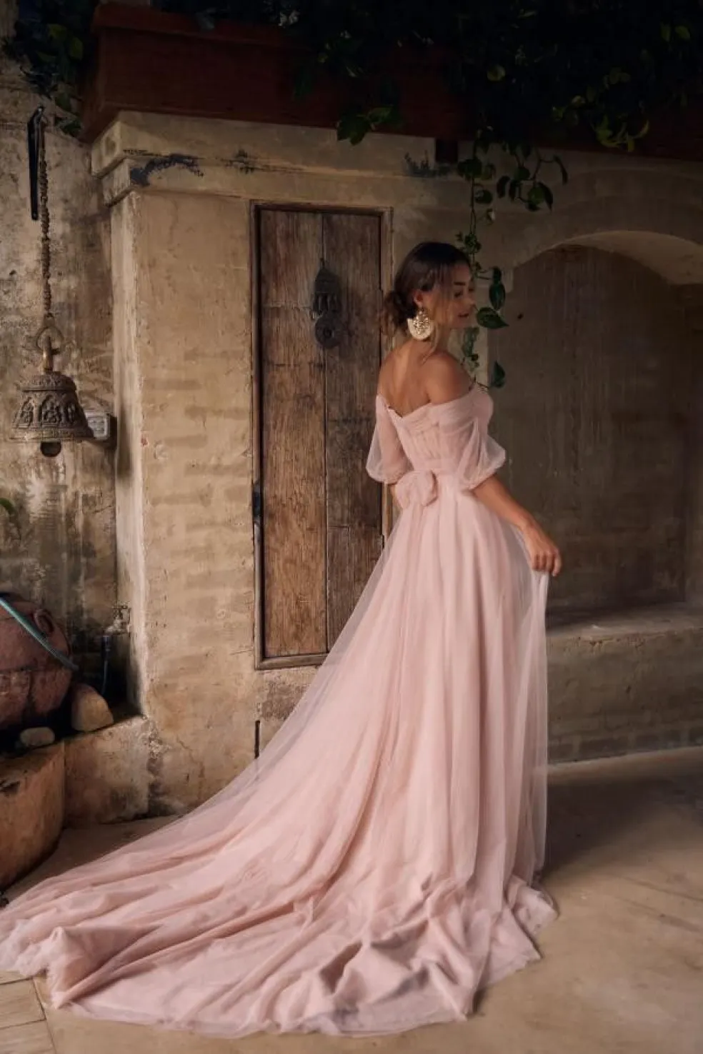 svatební šaty moderní