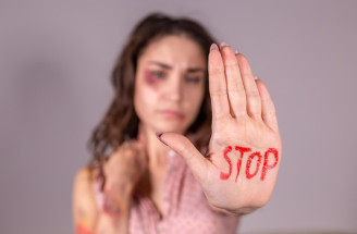 Díváš se kolem sebe? Sociální experiment ukázal, že tiché signály o pomoc přehlížíme