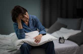 Proč nemohu usnout, i když cítím únavu? Toto jsou možné příčiny!