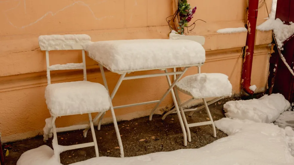 zimní nábytek venku