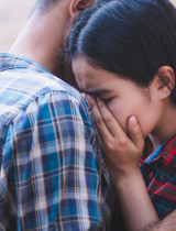 Bizarní nebo geniální? V Japonsku si můžeš pronajmout muže, který tě nechá vyplakat se