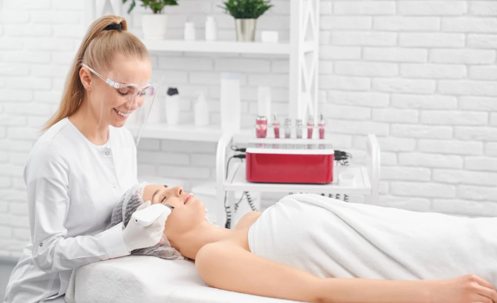Profesionální kosmetické ošetření pleti