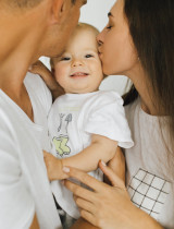 Jak vybrat jméno, pokud mají rodiče odlišné mateřské jazyky? Tipy pro smíšené páry