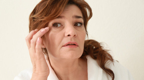 Proč se první vrásky objevují právě kolem očí? Tyto tipy vám pomohou!