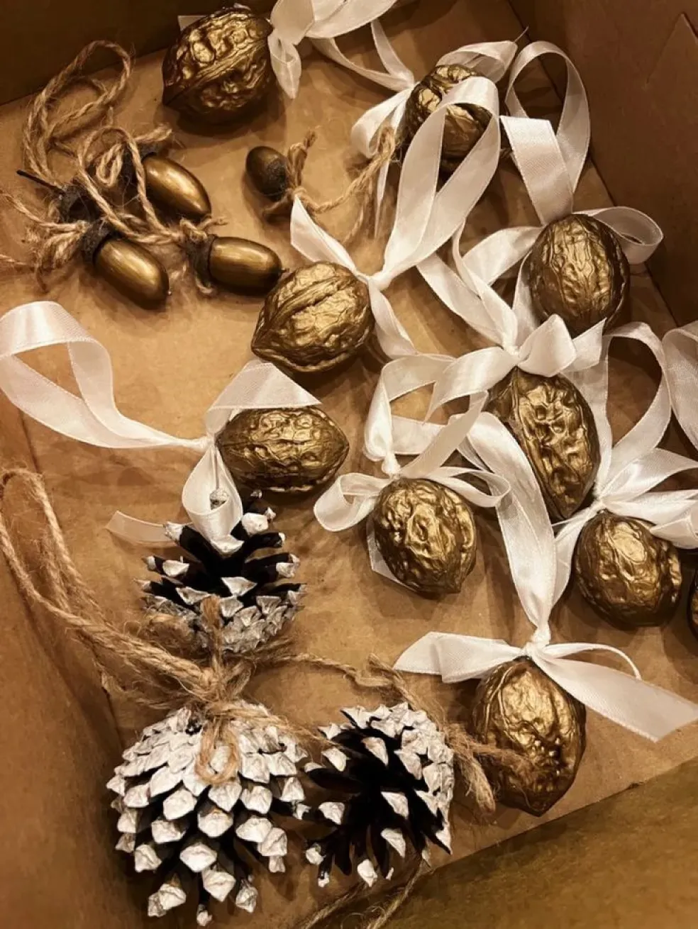 vánoční ozdoby z ořechů