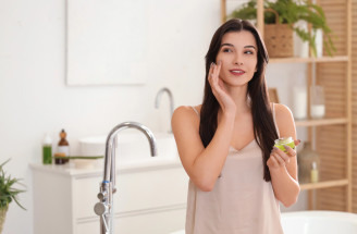 Jak dlouho čekat mezi kroky v skincare rutině? Odpověď závisí na typu produktu