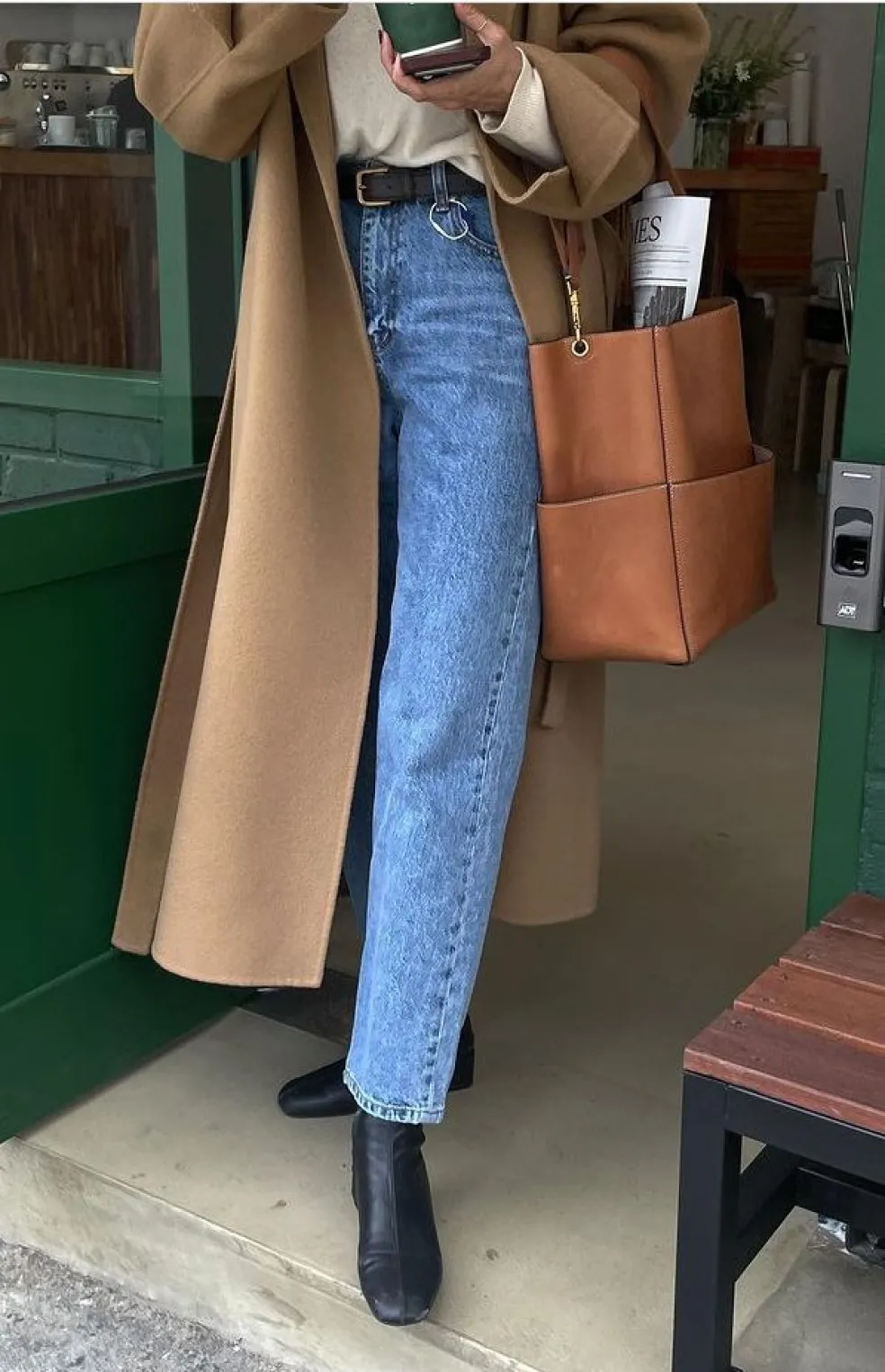 Volné džíny a kotníkové boty