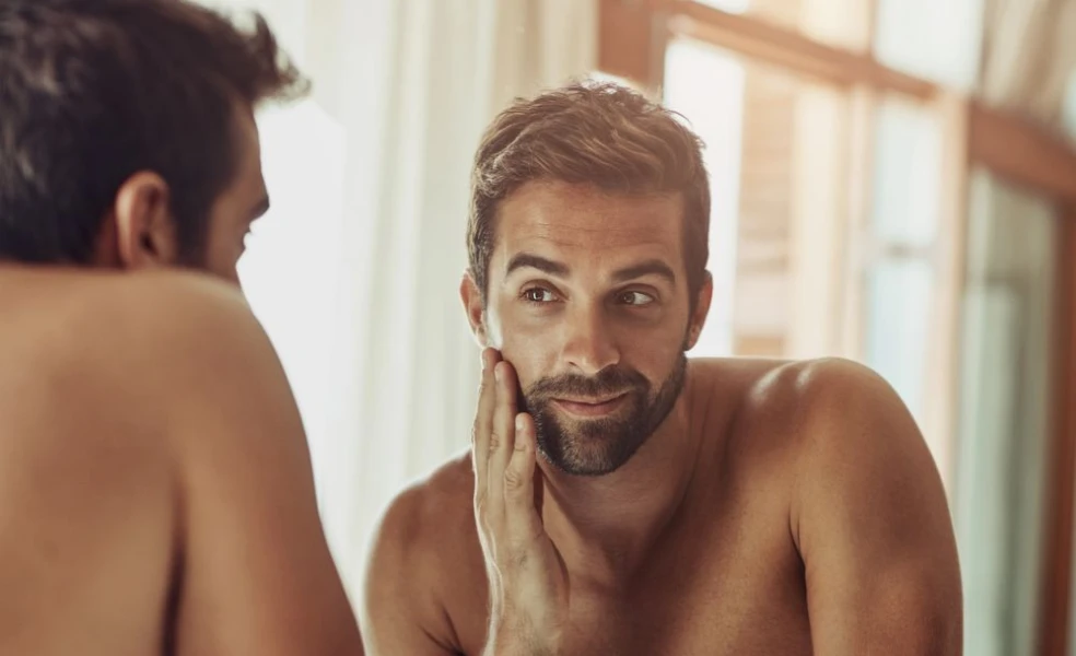 Minimalistická pánská péče o pleť a vlasy