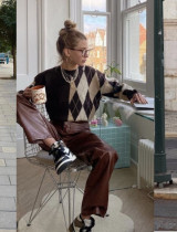 Sbohem nudné roláky! Tento svetr ovládl zimu a ženy po něm šílí