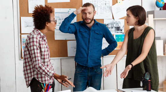 Jak se naučit přijímat konstruktivní kritiku? Tipy, jak ji zvládat bez stresu a obrany