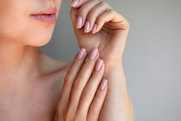 Dlouhé, krátké, přirozené nebo výrazné nehty – co o tobě prozradí tvá manikúra?